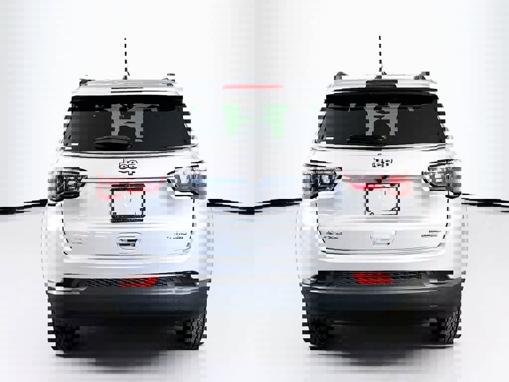 Used 2024 Jeep Compass Latitude image 5