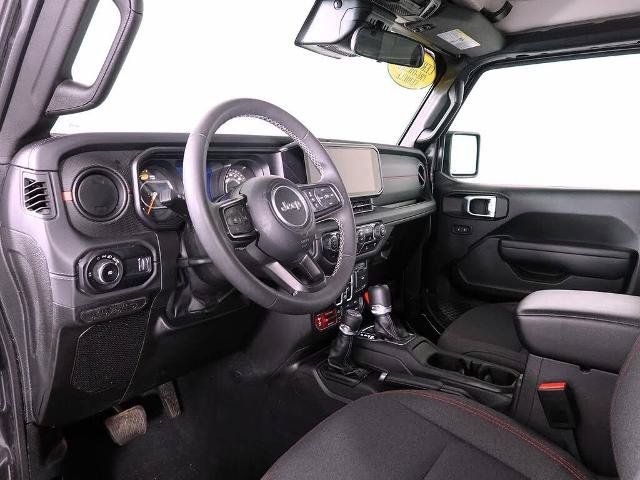 Used 2025 Jeep Wrangler Unlimited Rubicon AWD/4WD image 11