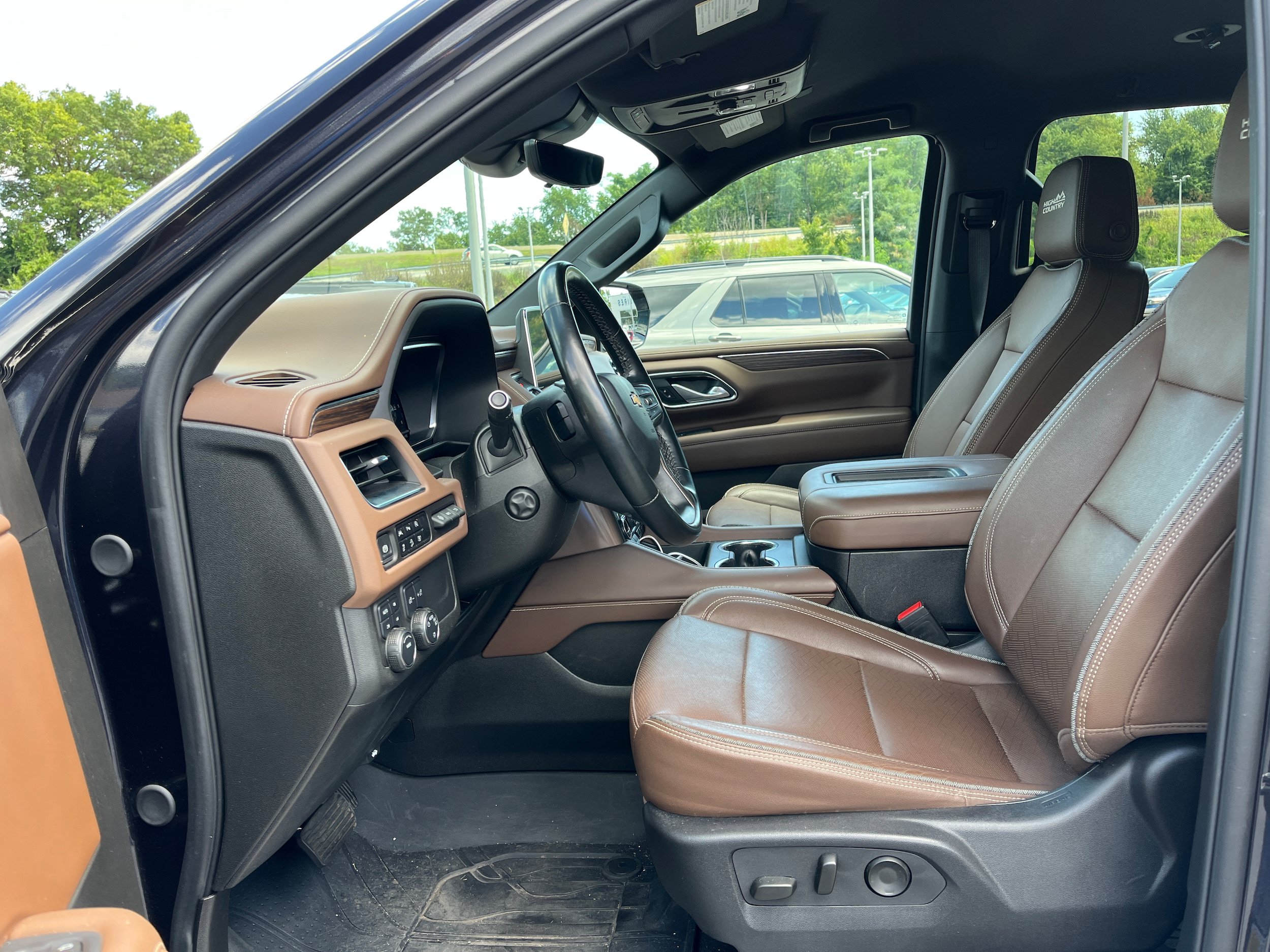 Used 2024 Chevrolet Suburban High Country AWD/4WD image 17