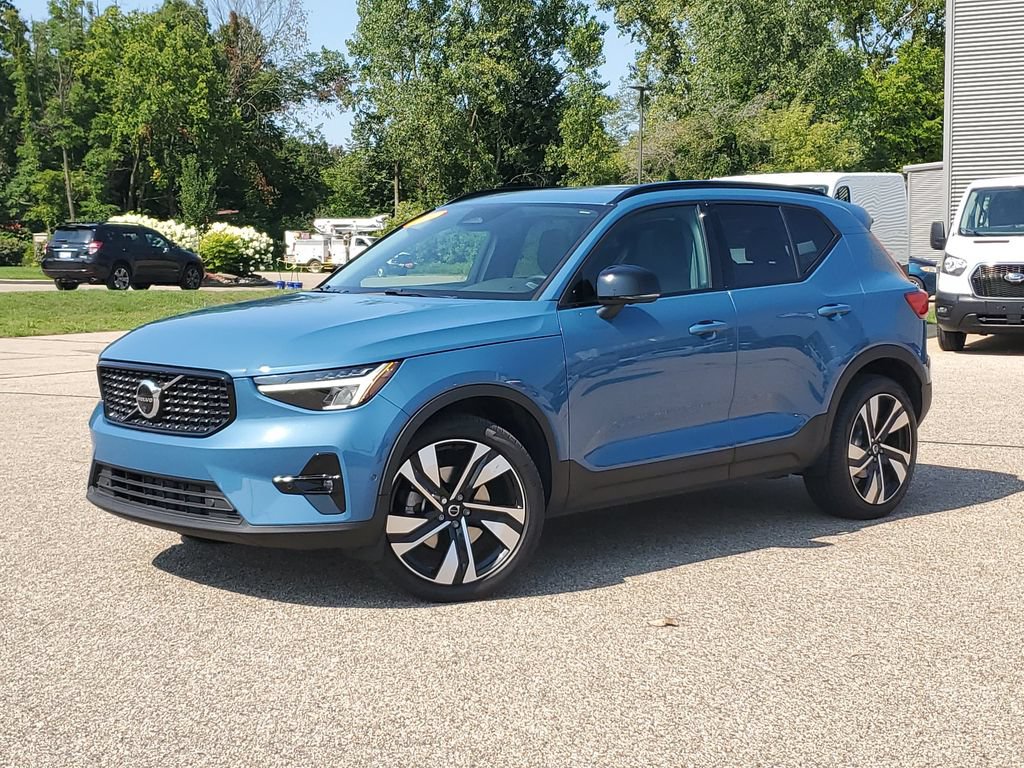 Used 2023 Volvo XC40 B5 Plus w/ Driver Assist Package AWD/4WD image 30
