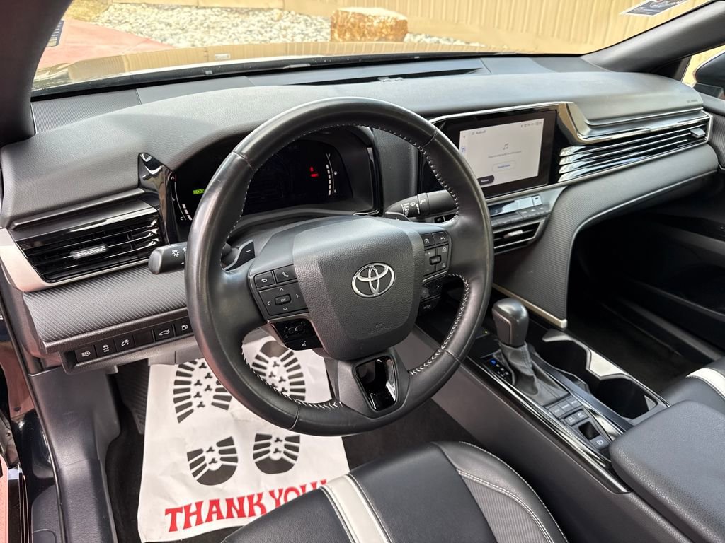 Used 2025 Toyota Camry SE image 13