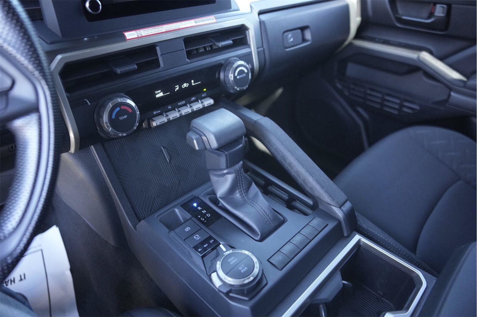 Used 2025 Toyota Tacoma SR5 AWD/4WD image 28