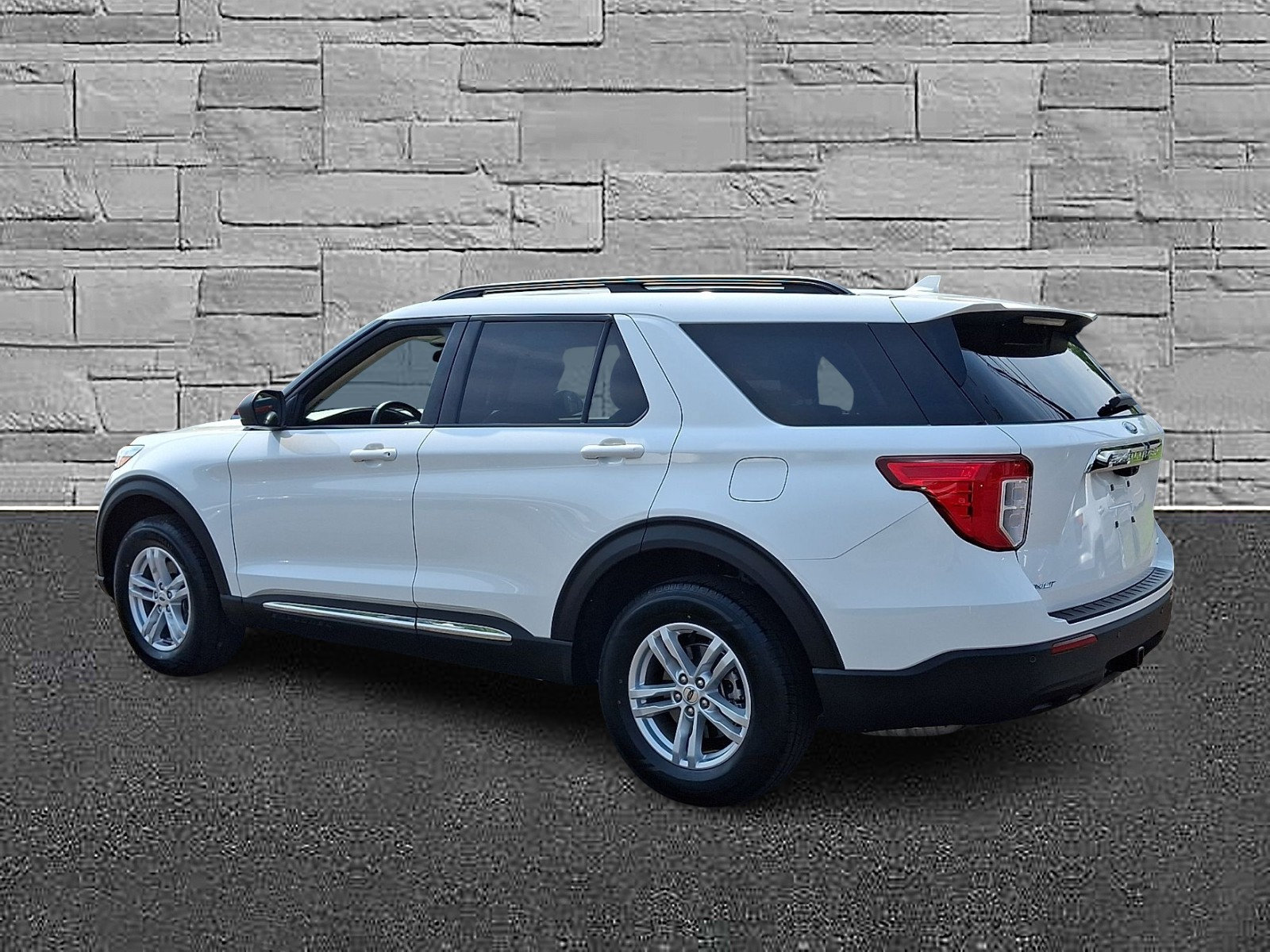 Certified 2023 Ford Explorer XLT w/ Class IV Trailer Tow Package AWD/4WD image 7