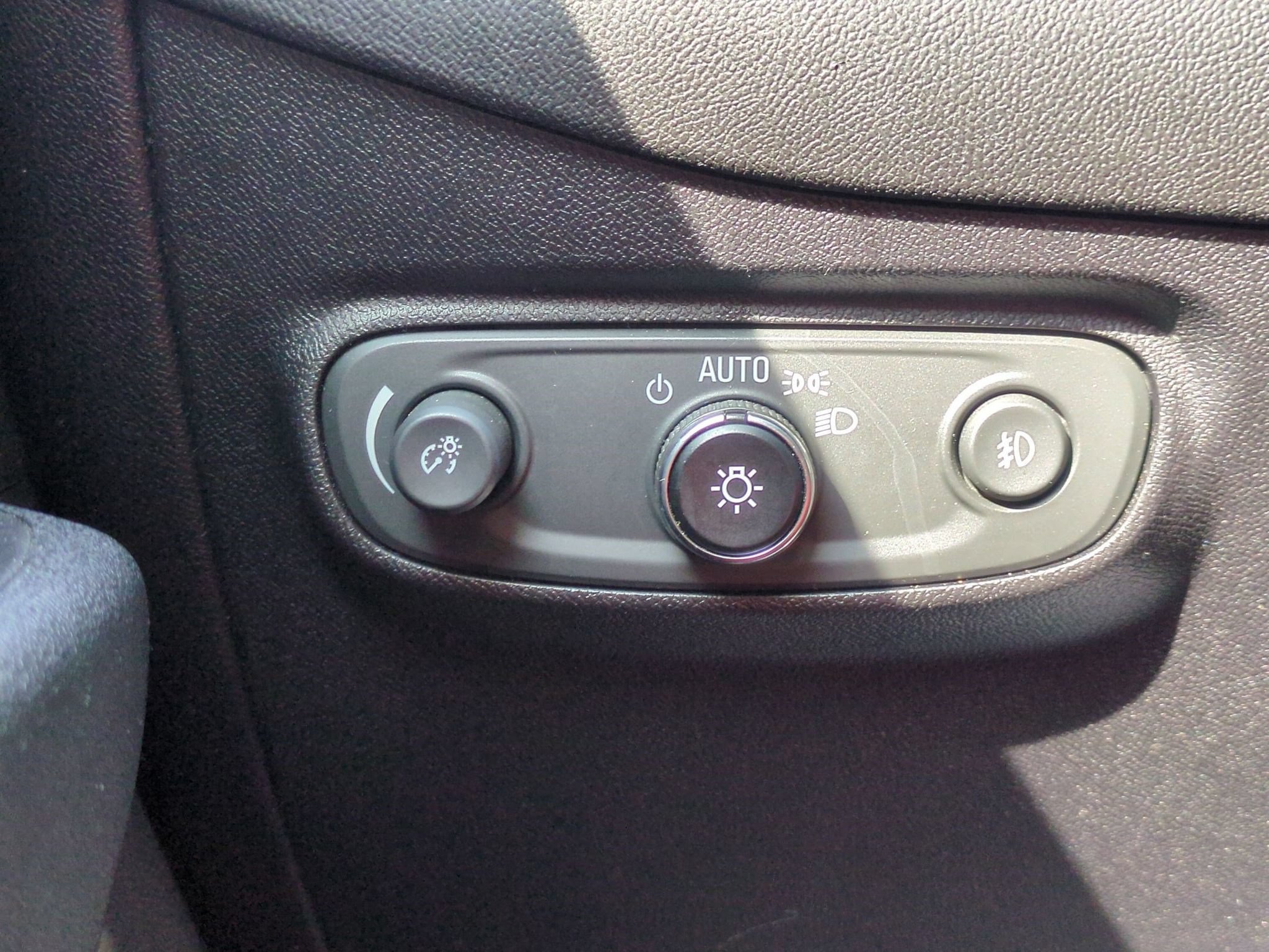 Used 2018 Chevrolet Equinox Premier FWD image 15