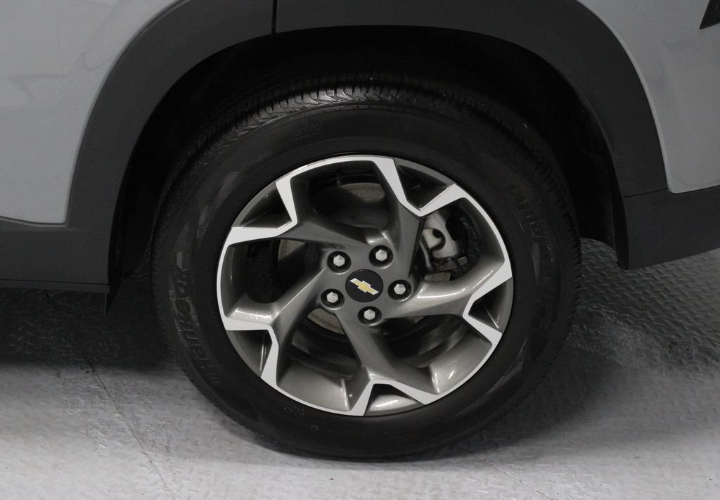 Used 2025 Chevrolet Trax LT FWD image 15