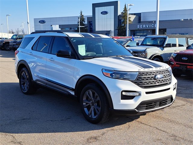 Certified 2022 Ford Explorer XLT w/ Equipment Group 202A image 7
