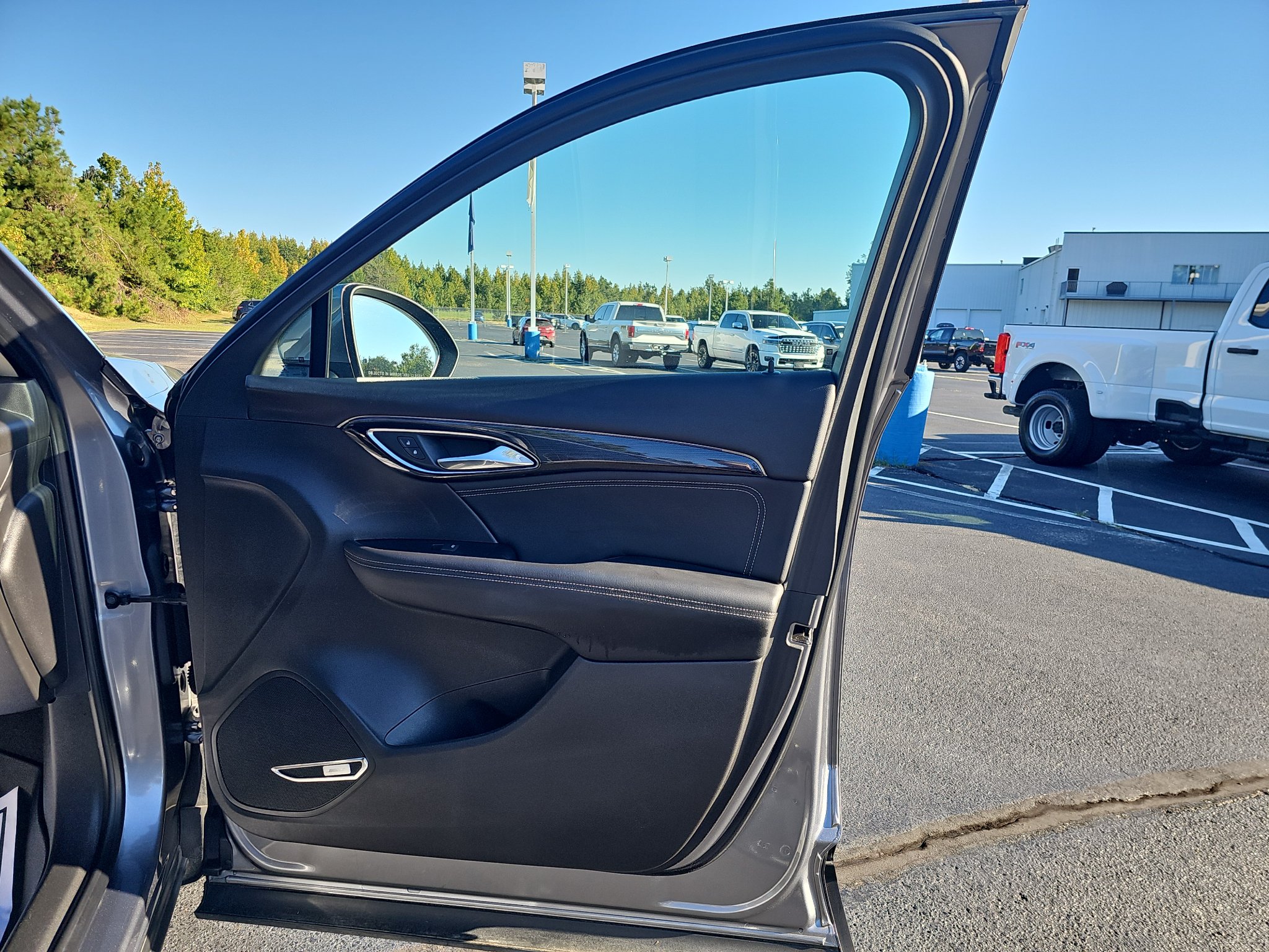 Used 2022 Buick Envision Essence w/ Technology Package I FWD image 19