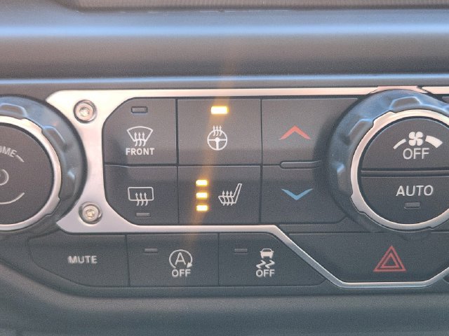 Used 2022 Jeep Wrangler Unlimited Sahara w/ Cold Weather Group AWD/4WD image 22