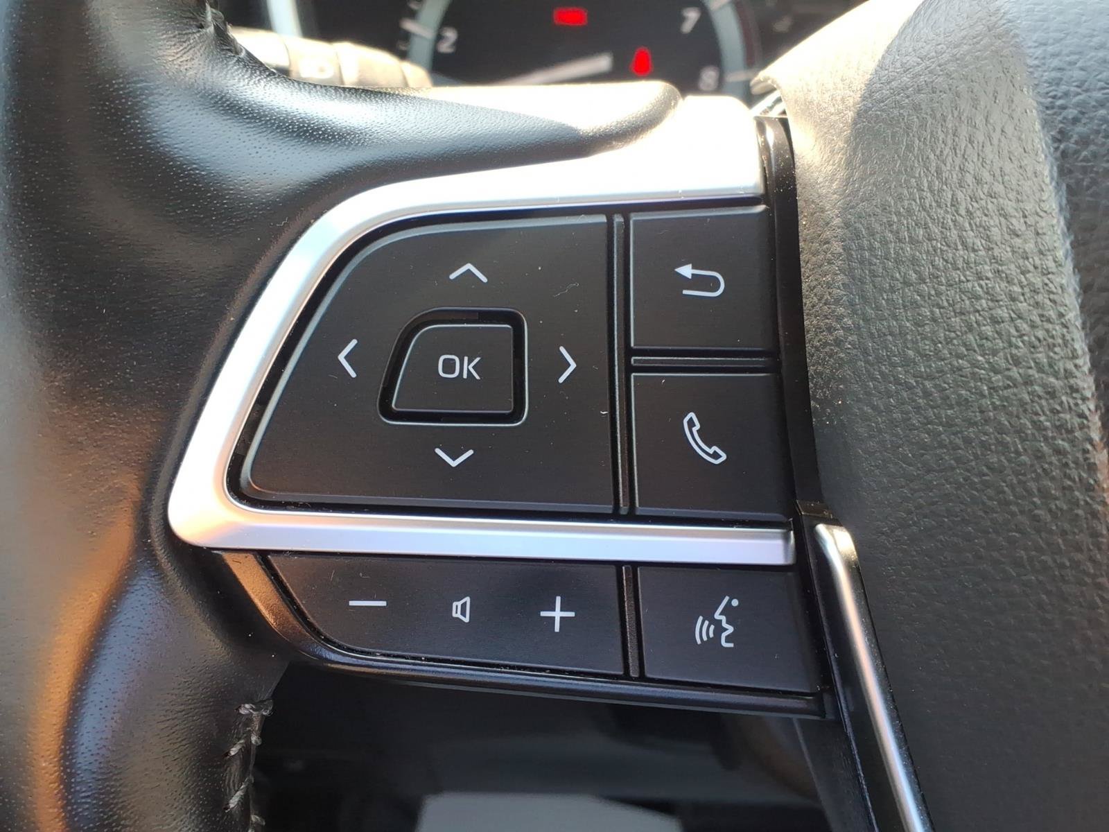 Used 2021 Toyota Highlander XLE AWD/4WD image 13