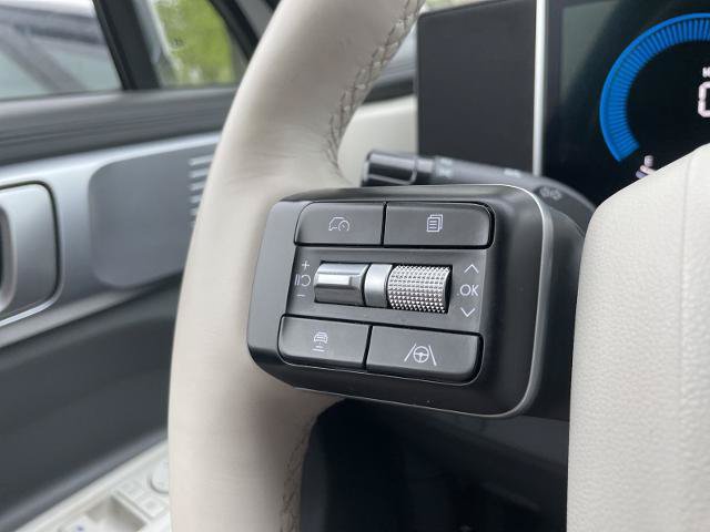 Used 2025 Hyundai Santa Fe SEL FWD image 14