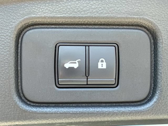 Used 2023 Nissan Pathfinder SL w/ SL Premium Package FWD image 14