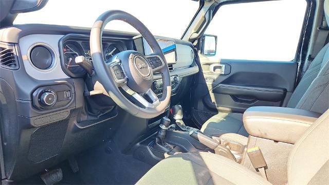 Used 2025 Jeep Wrangler Unlimited Sahara image 9