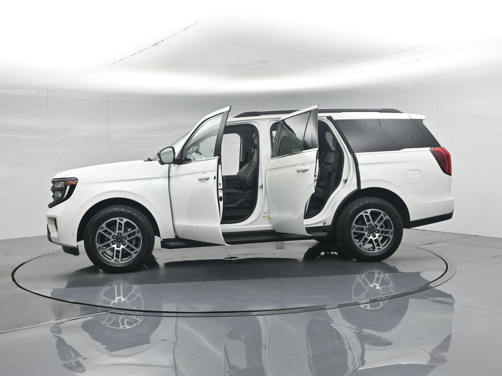 Certified 2025 Ford Expedition Active AWD/4WD image 36