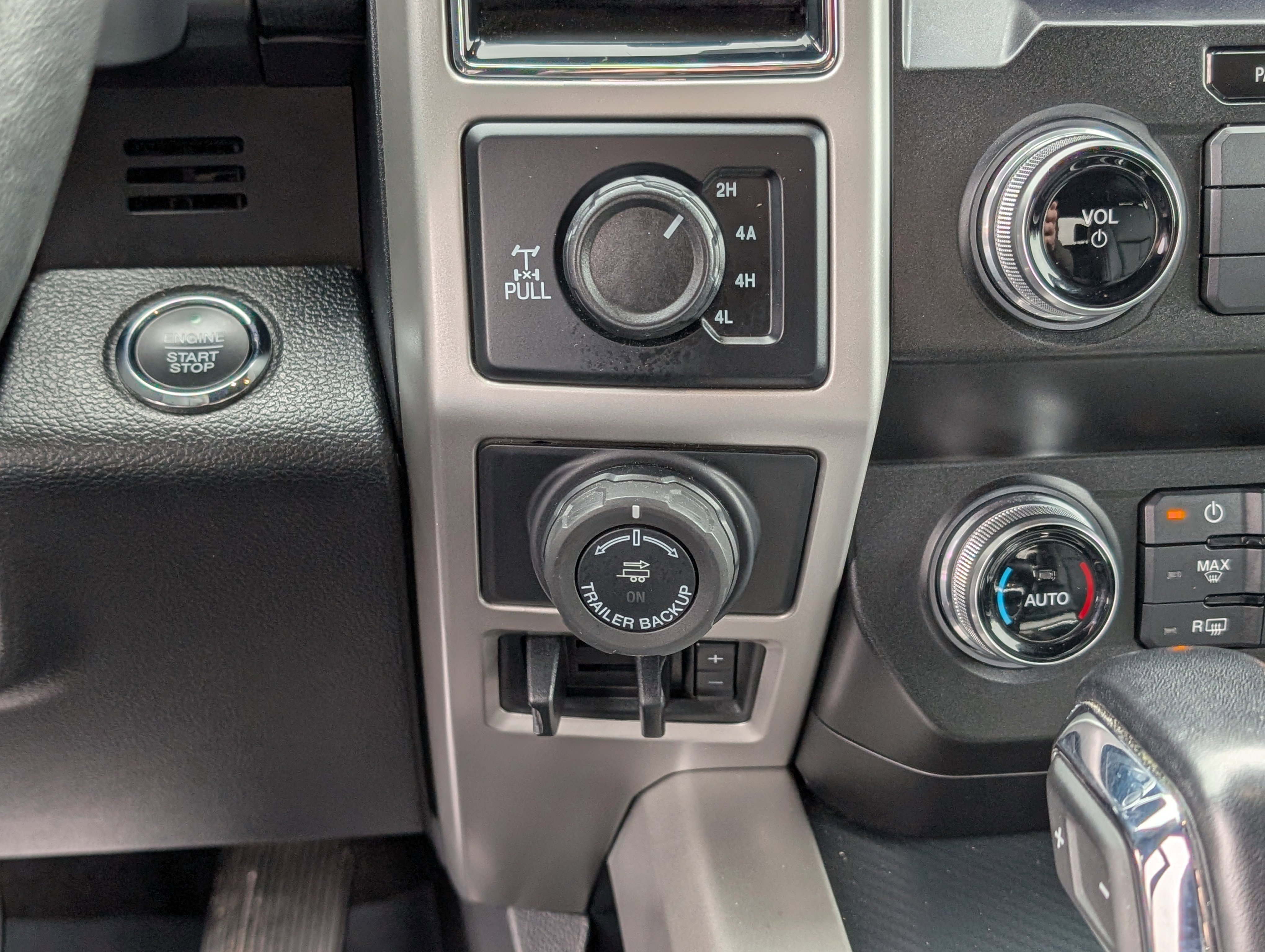 Certified 2020 Ford F150 Lariat w/ Equipment Group 502A Luxury image 24