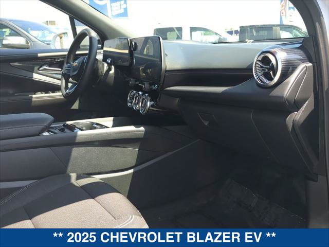 Used 2025 Chevrolet Blazer EV LT FWD image 23
