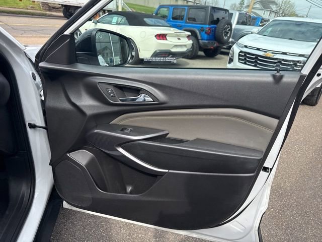 Used 2025 Chevrolet Trax ACTIV w/ Sunroof Package image 30