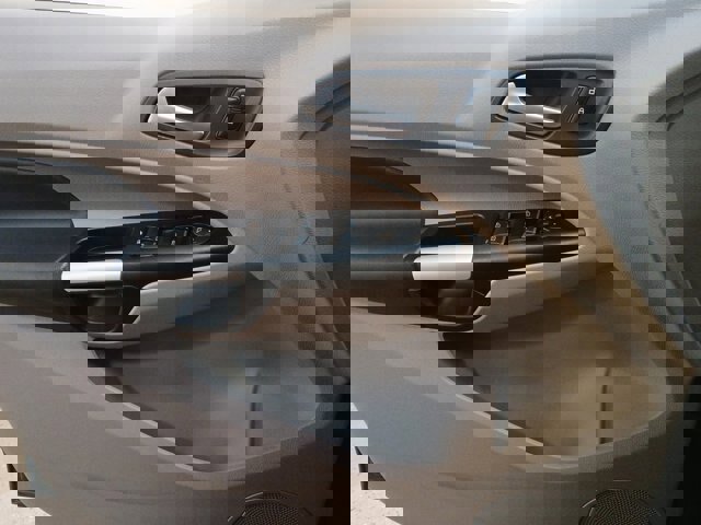 Certified 2018 Ford Transit Connect XLT image 16