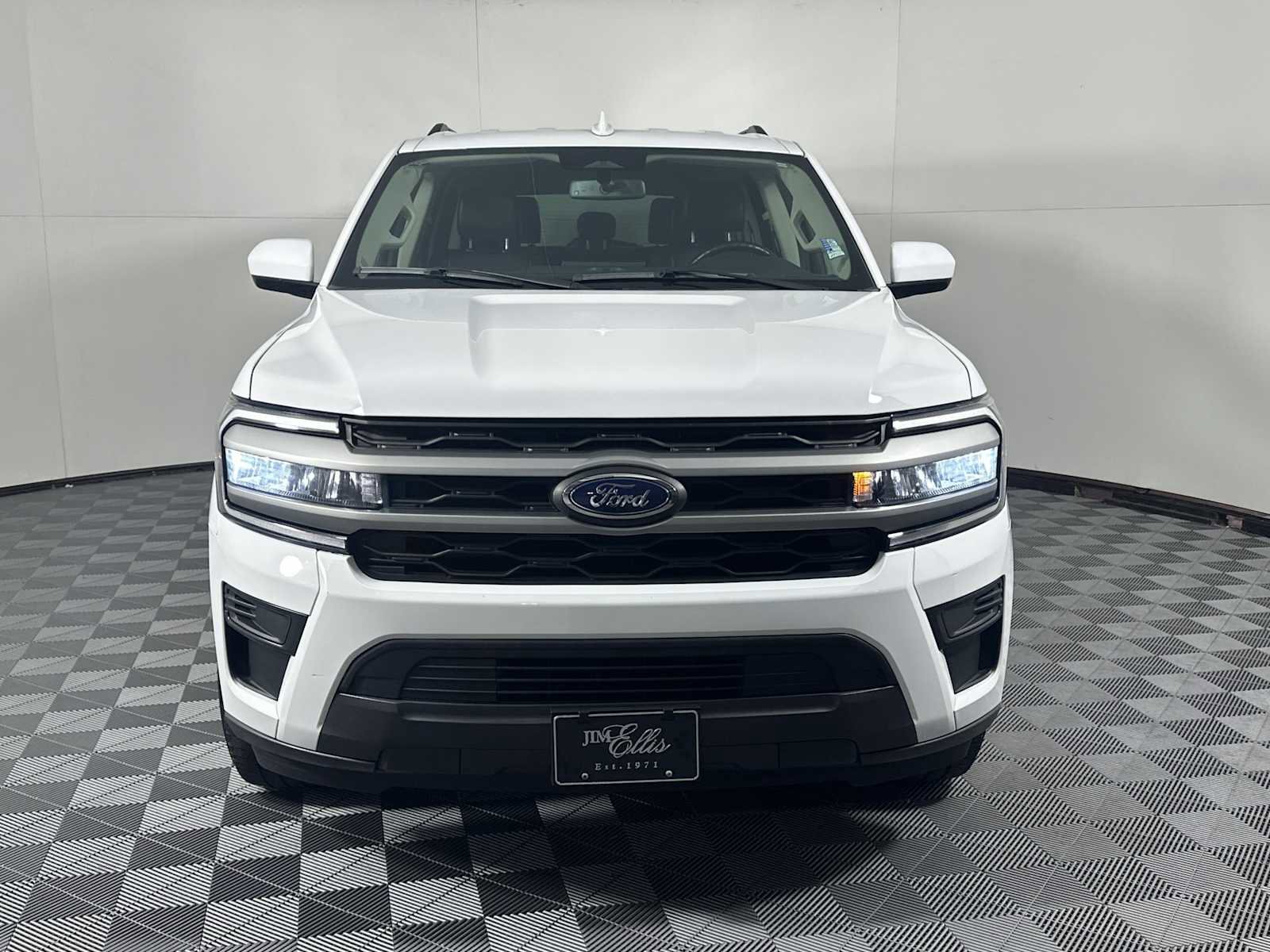 Certified 2024 Ford Expedition Max XLT image 6