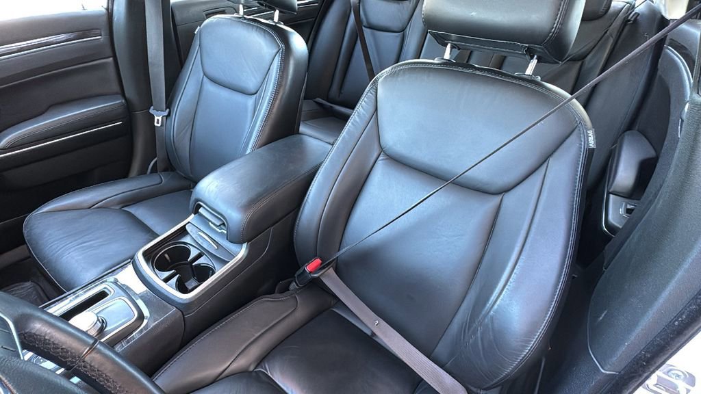 Used 2018 Chrysler 300 Touring L image 22