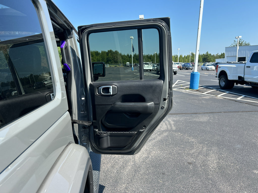 Used 2020 Jeep Wrangler Unlimited Sahara AWD/4WD image 24