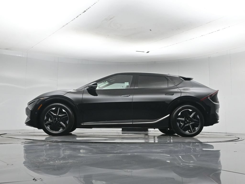 Used 2025 Kia EV6 Wind RWD image 8