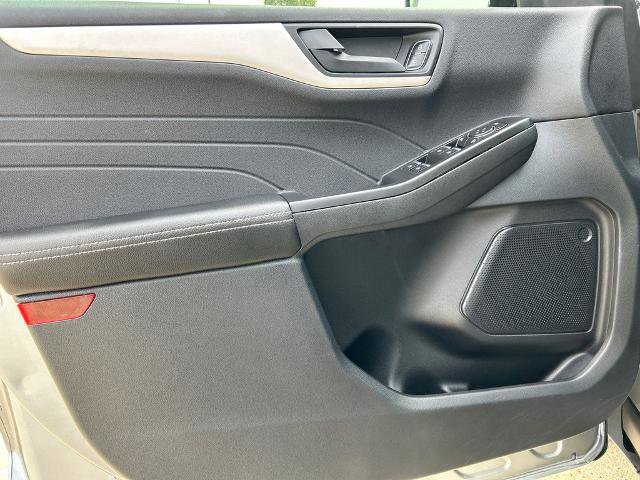 Certified 2022 Ford Escape SE w/ SE Sport Appearance Package image 15