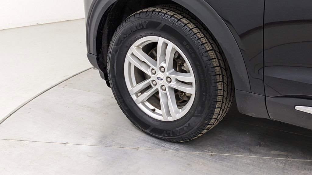 Certified 2022 Ford Explorer XLT w/ Equipment Group 202A image 4