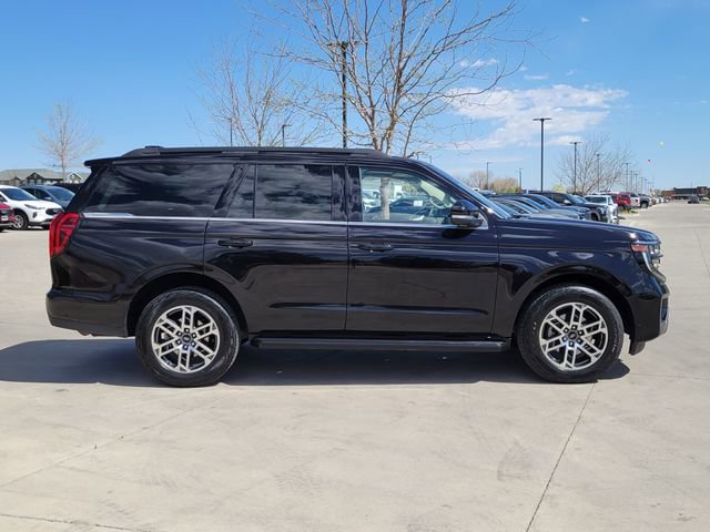 Certified 2025 Ford Expedition Active AWD/4WD image 2