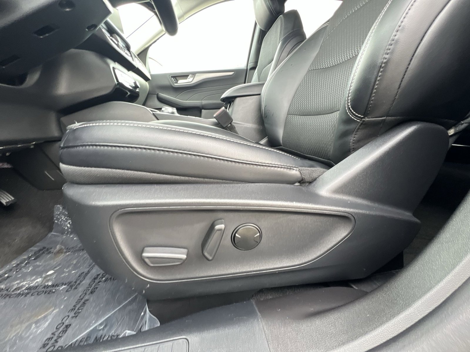 Certified 2025 Ford Escape SE image 14