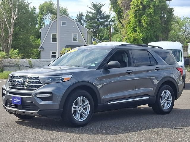 Certified 2023 Ford Explorer XLT w/ Equipment Group 202A AWD/4WD image 3