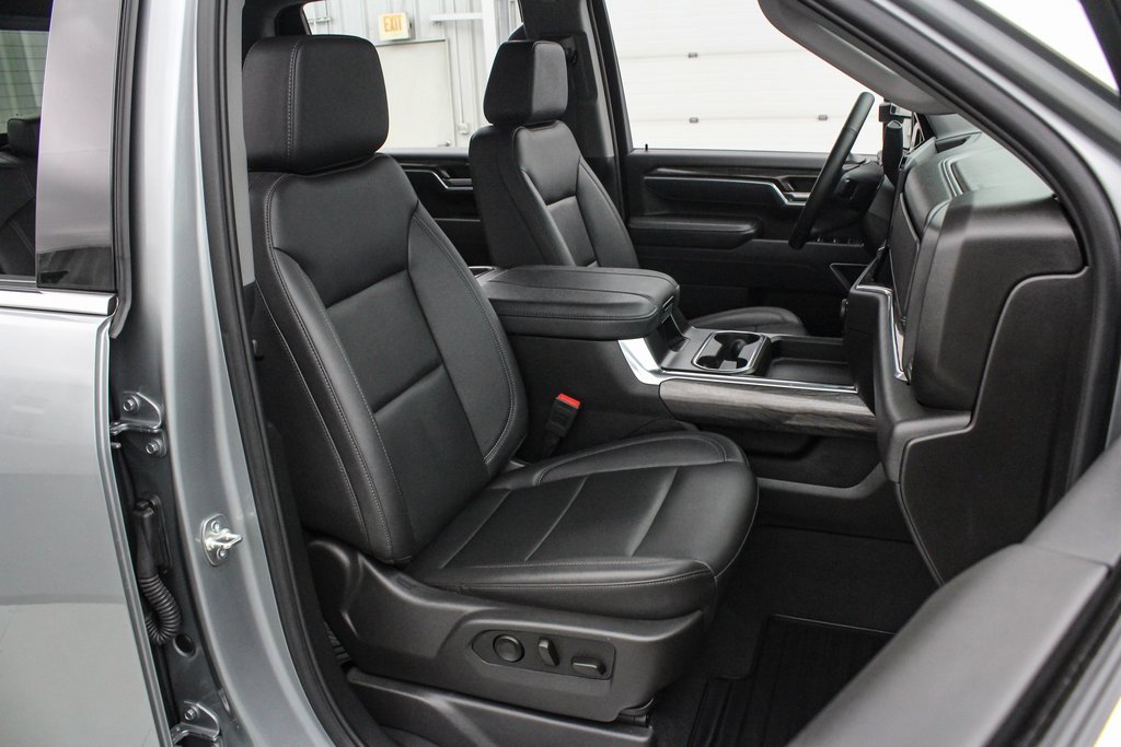 Used 2025 Chevrolet Silverado 3500 LTZ w/ LTZ Plus Package image 21
