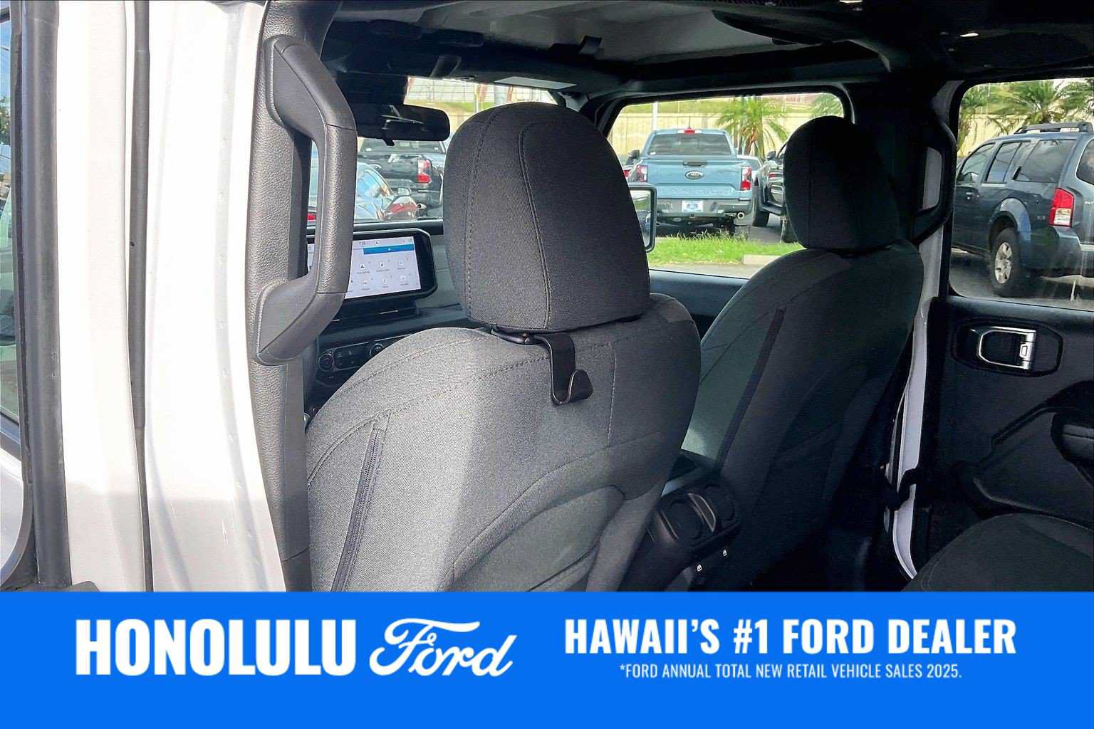 Used 2024 Jeep Wrangler Unlimited w/ Dual Top Group AWD/4WD image 12