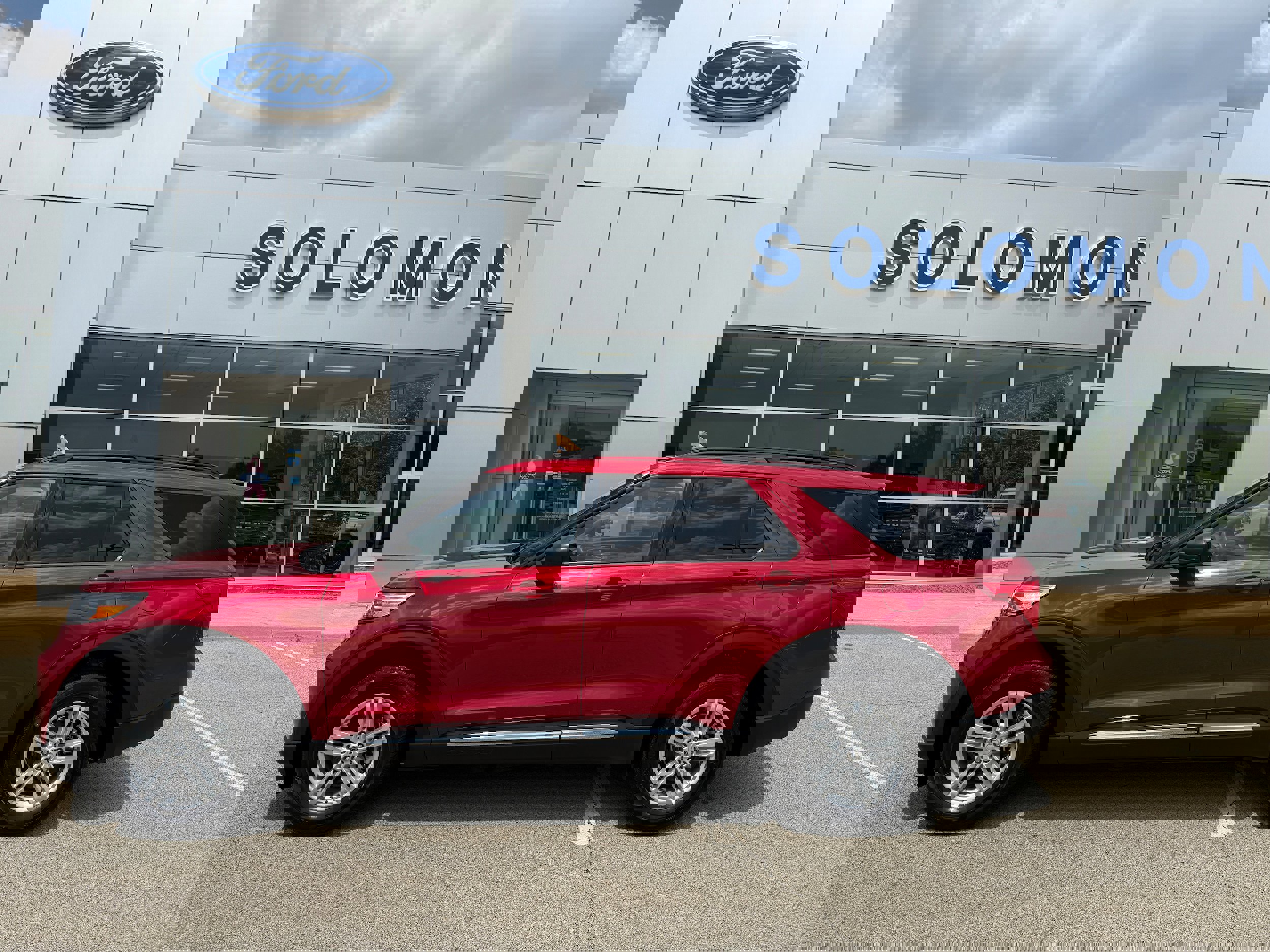 Certified 2023 Ford Explorer XLT w/ Equipment Group 202A image 6