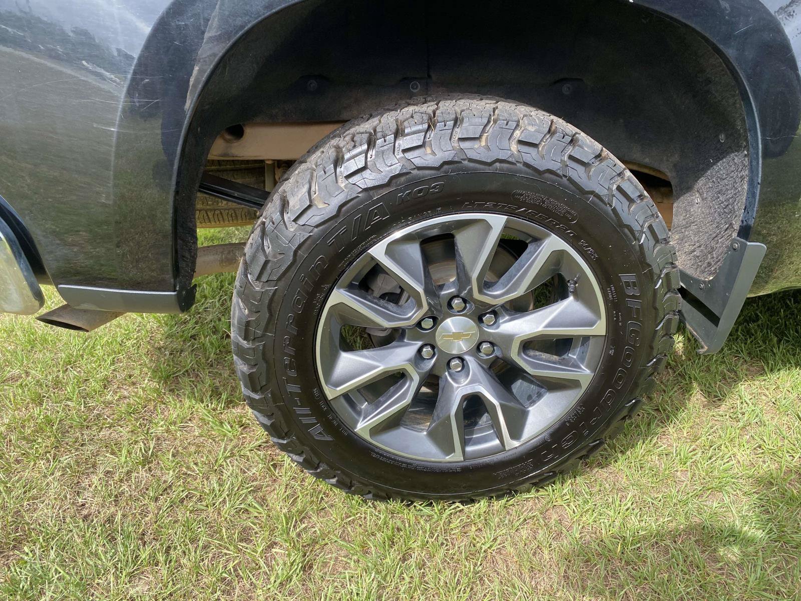 Used 2023 Chevrolet Silverado 1500 LT w/ Protection Package AWD/4WD image 9