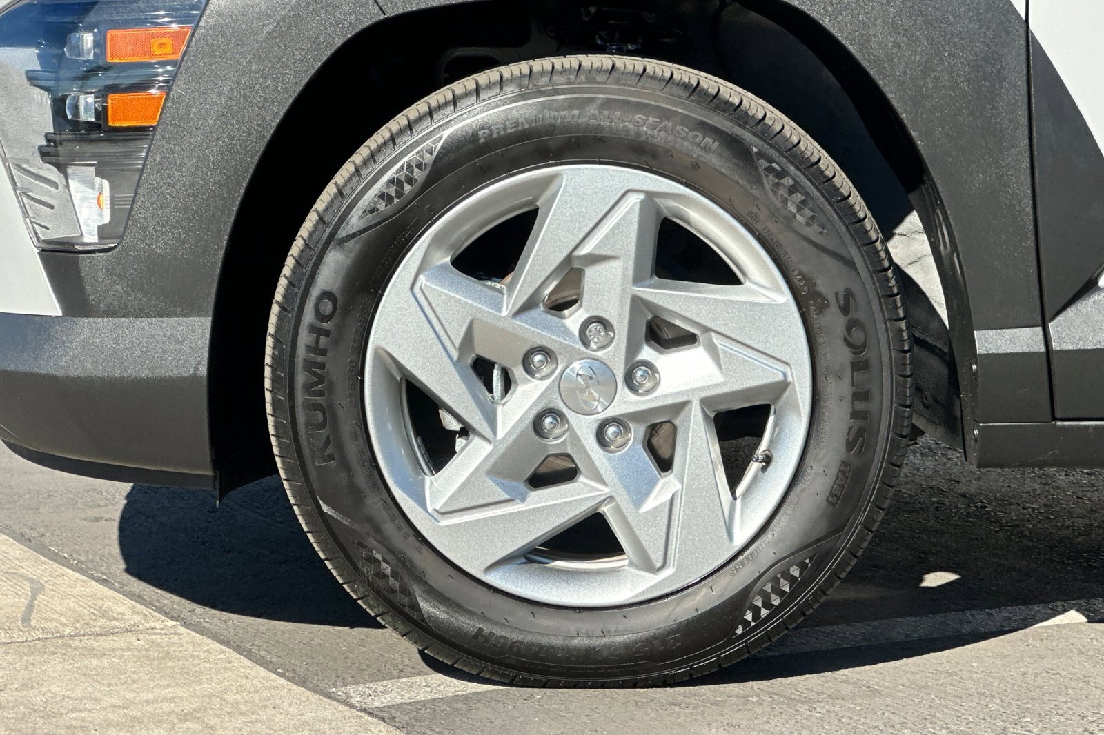 Used 2024 Hyundai Kona SE image 25