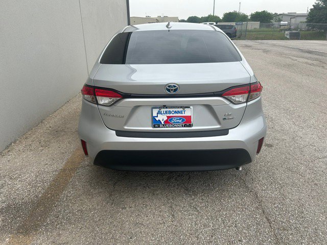 Used 2025 Toyota Corolla LE FWD image 2