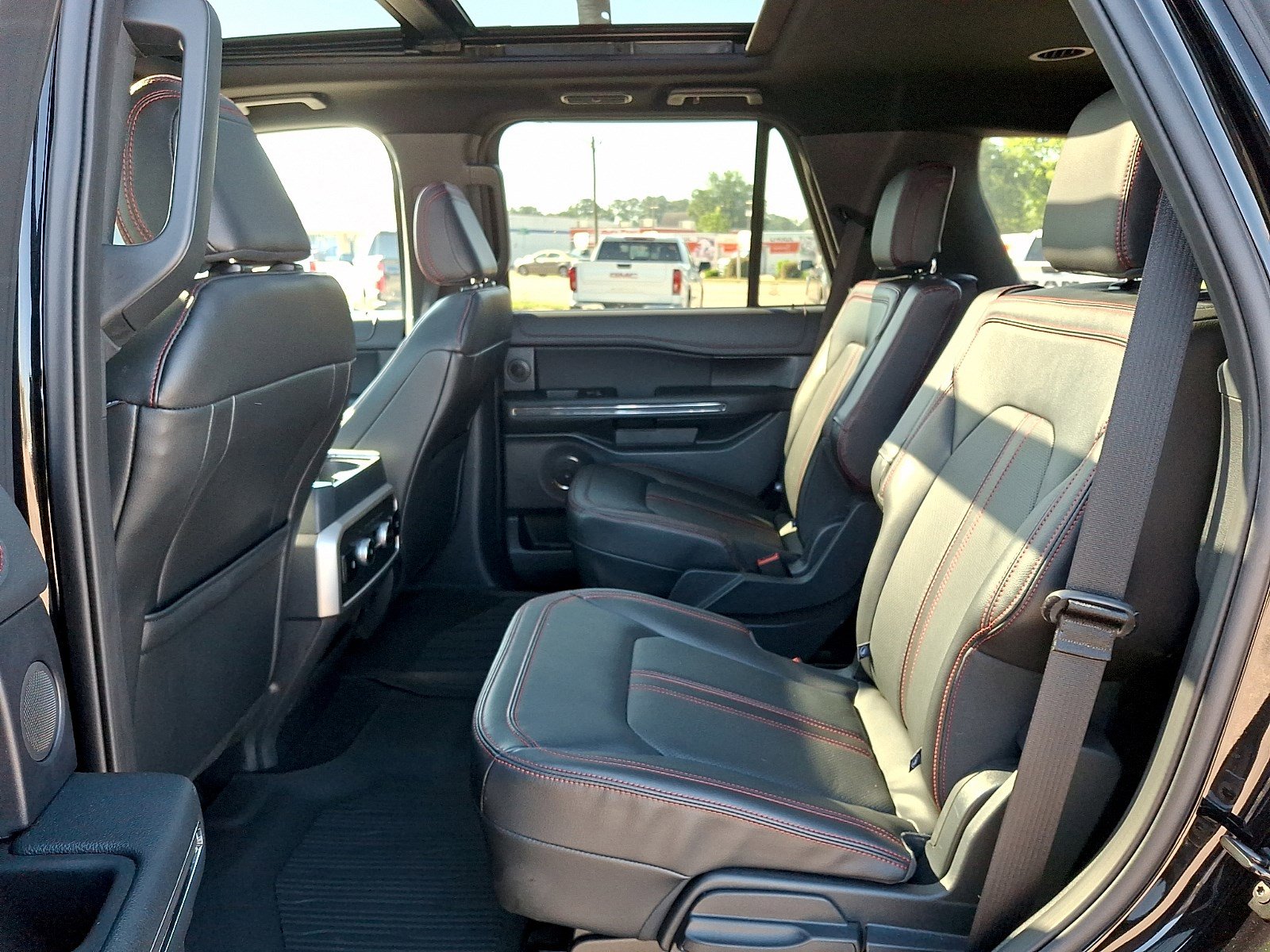 Certified 2024 Ford Expedition Limited AWD/4WD image 9