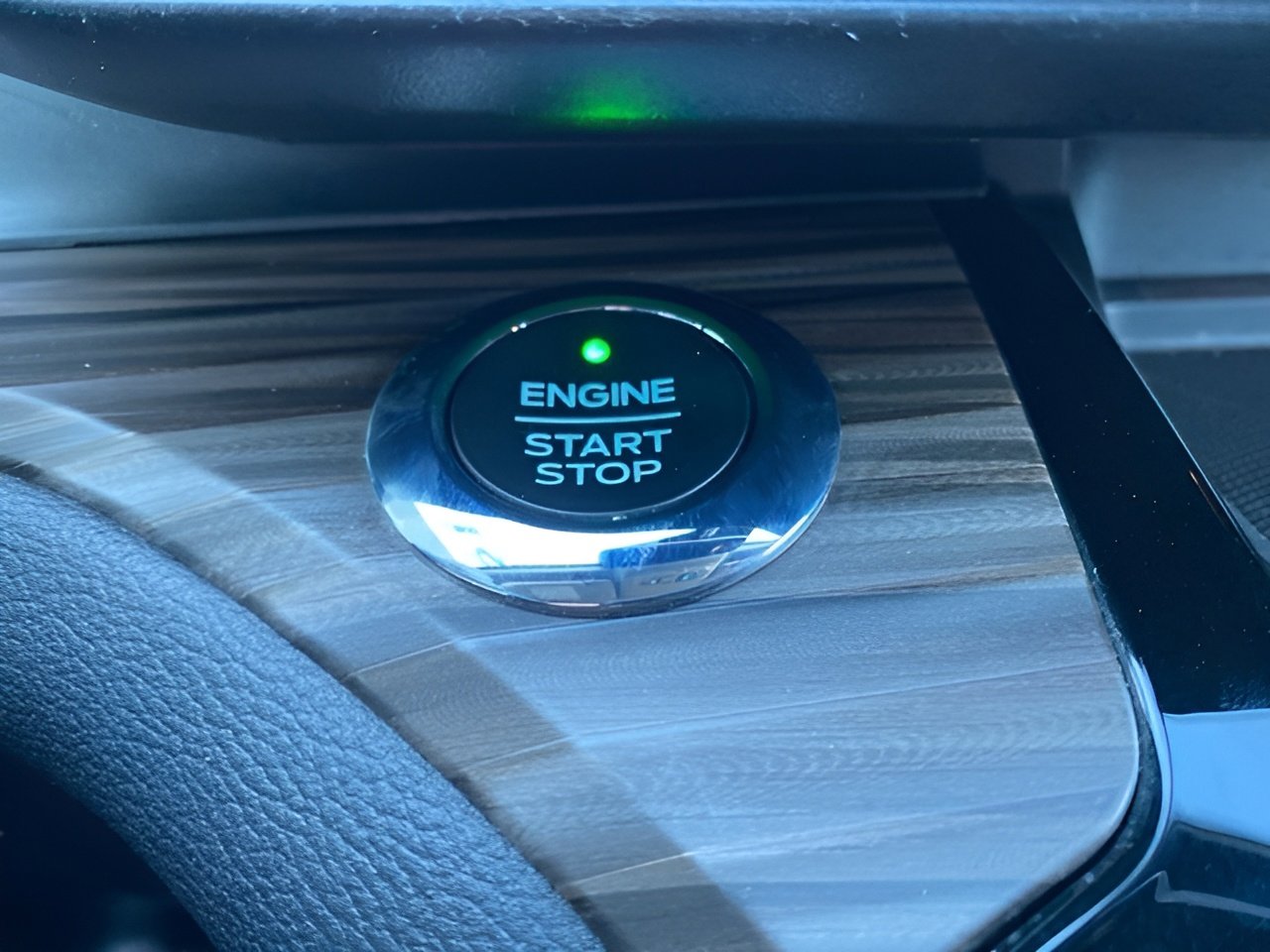 Certified 2021 Ford Explorer Limited image 24