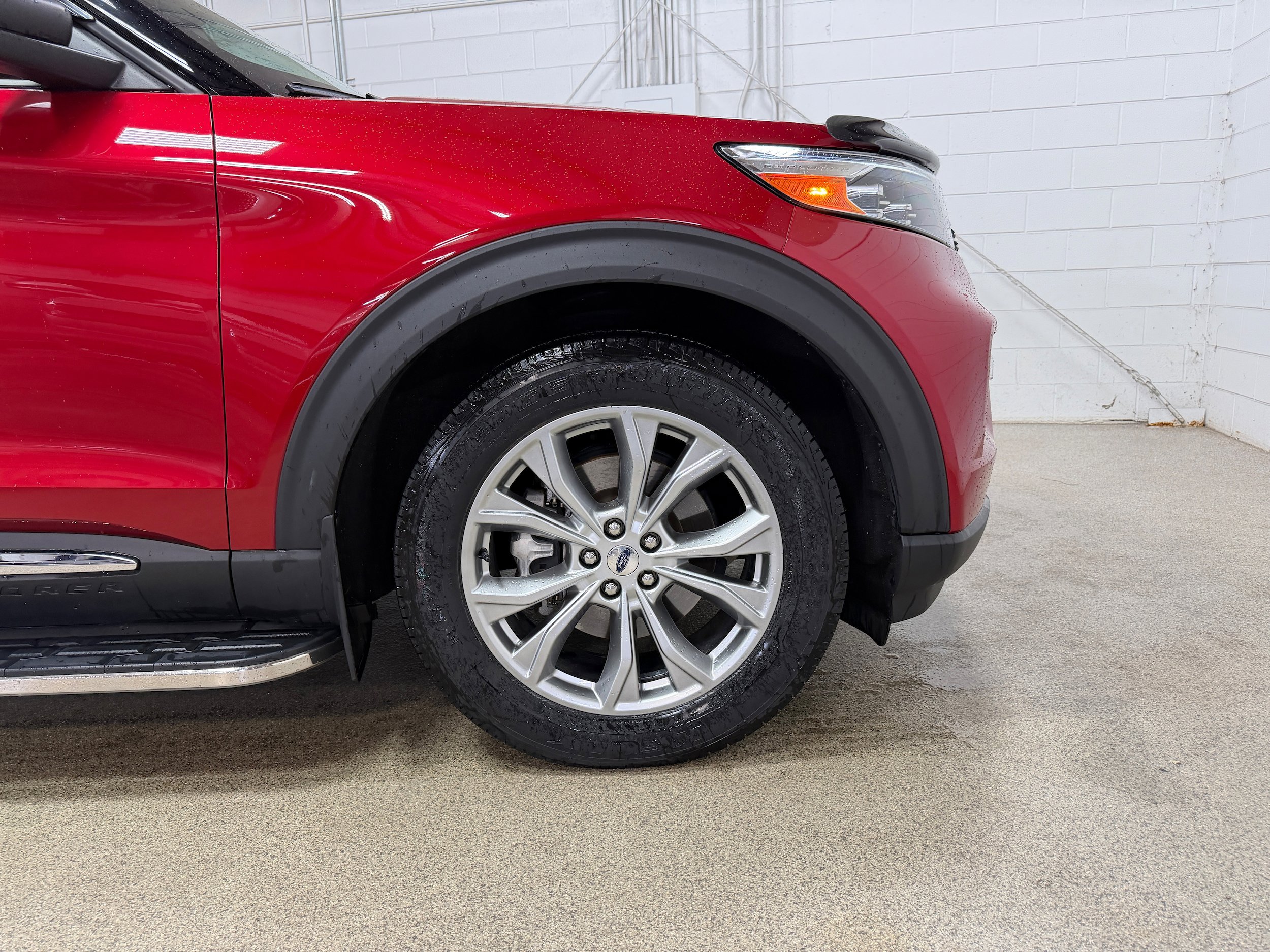 Certified 2021 Ford Explorer XLT w/ Equipment Group 202A AWD/4WD image 30