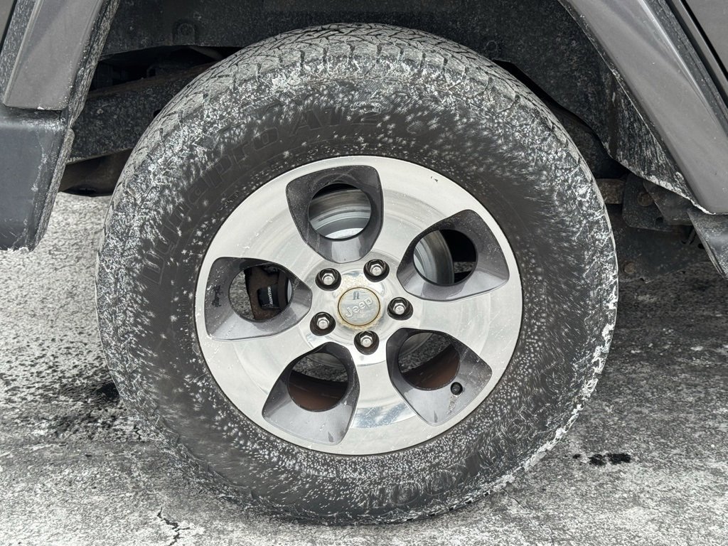 Used 2017 Jeep Wrangler Unlimited Sahara w/ Connectivity Group image 38