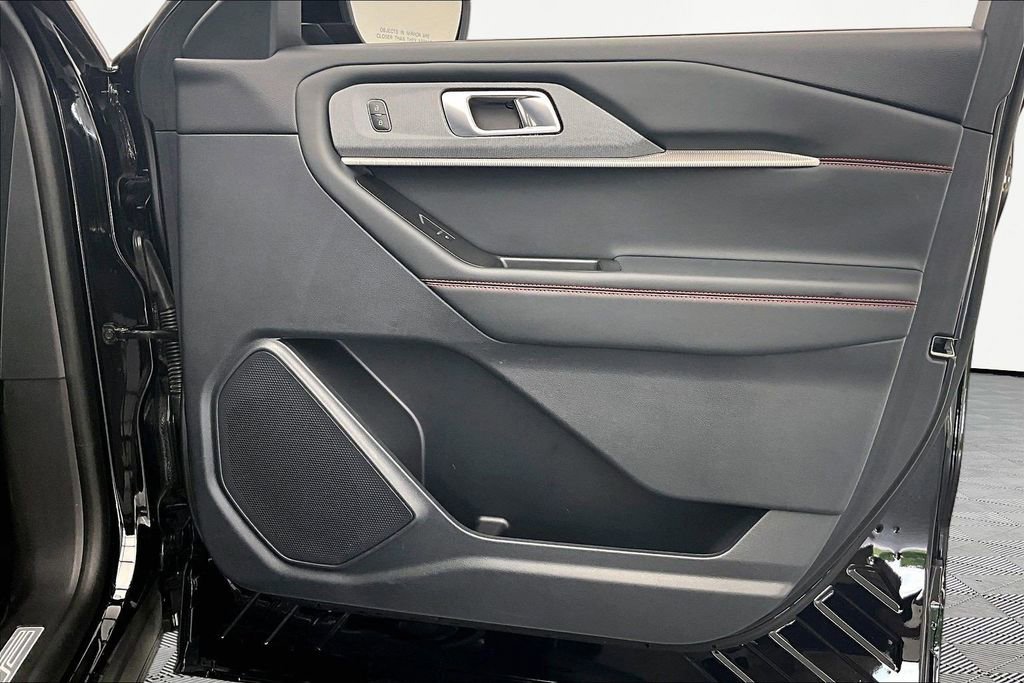Certified 2025 Ford Explorer ST-Line w/ ST-Line Street Pack AWD/4WD image 24