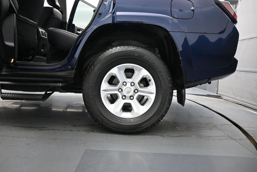 Used 2022 Toyota 4Runner SR5 Premium w/ Moonroof Package AWD/4WD image 47