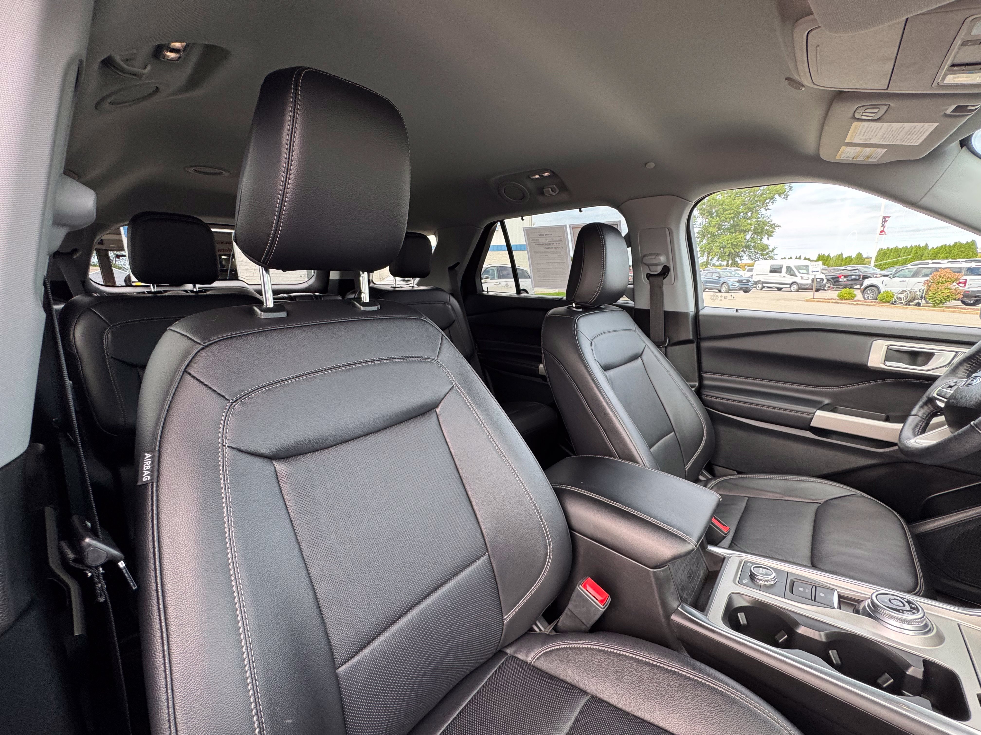 Certified 2023 Ford Explorer Limited w/ Hybrid Equipment Group 310A AWD/4WD image 9