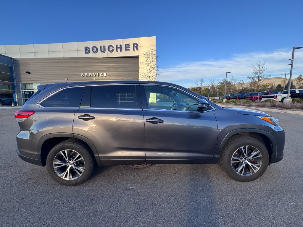 Used 2017 Toyota Highlander LE FWD image 6