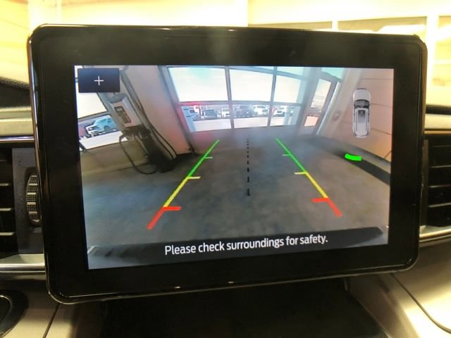 Certified 2022 Ford Explorer XLT w/ Equipment Group 202A image 16