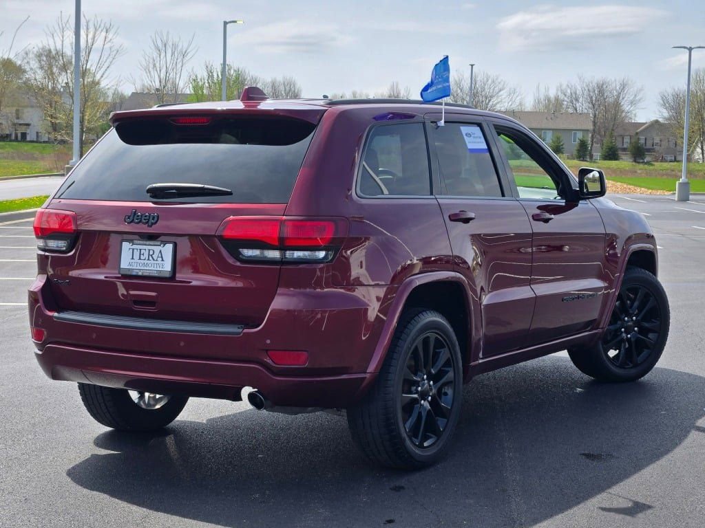 Used 2019 Jeep Grand Cherokee Altitude AWD/4WD image 13