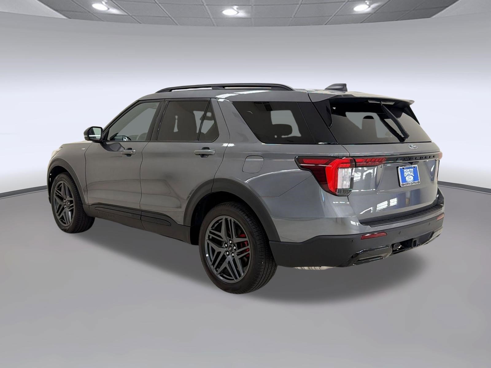Certified 2025 Ford Explorer ST-Line w/ ST-Line Street Pack AWD/4WD image 3