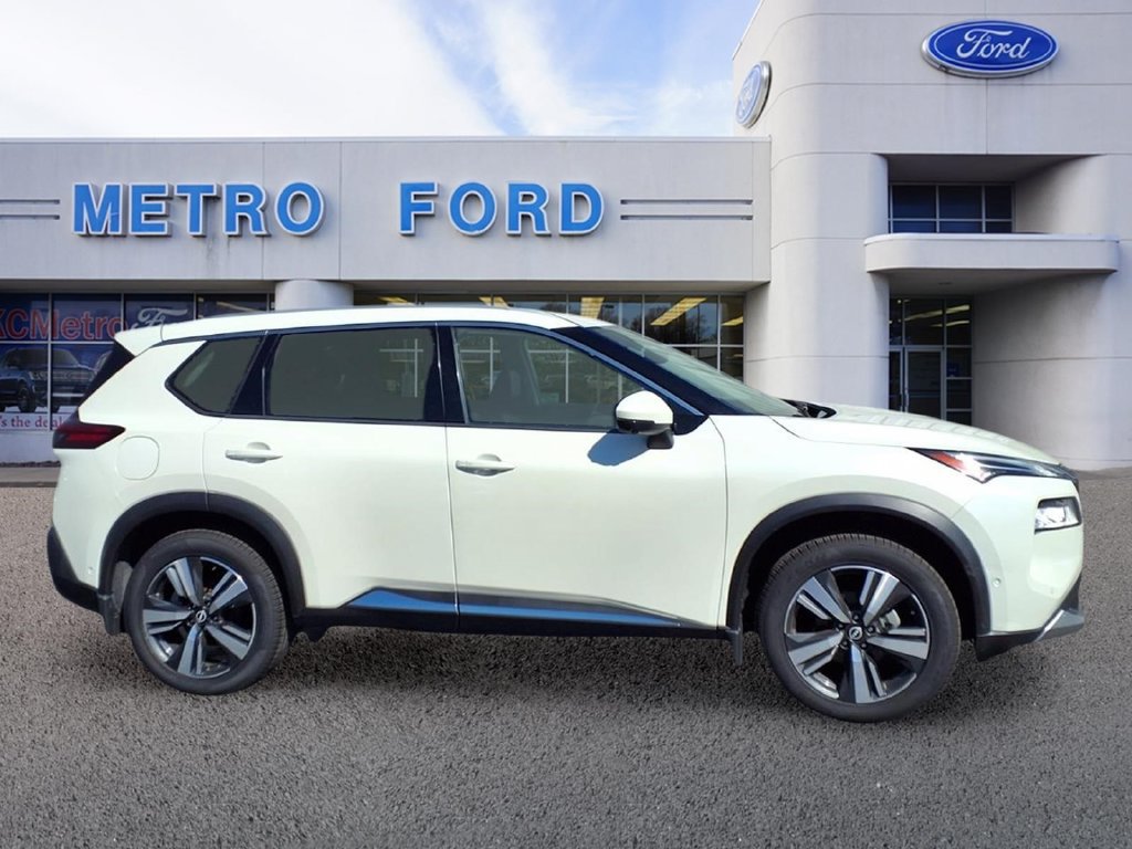 Used 2022 Nissan Rogue Platinum w/ Head-Up Display Package FWD image 2