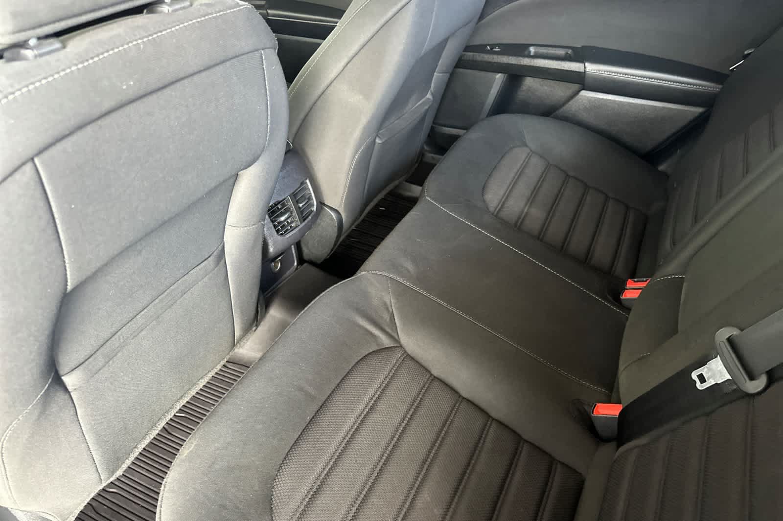 Certified 2018 Ford Fusion SE w/ Fusion SE Technology Package FWD image 4