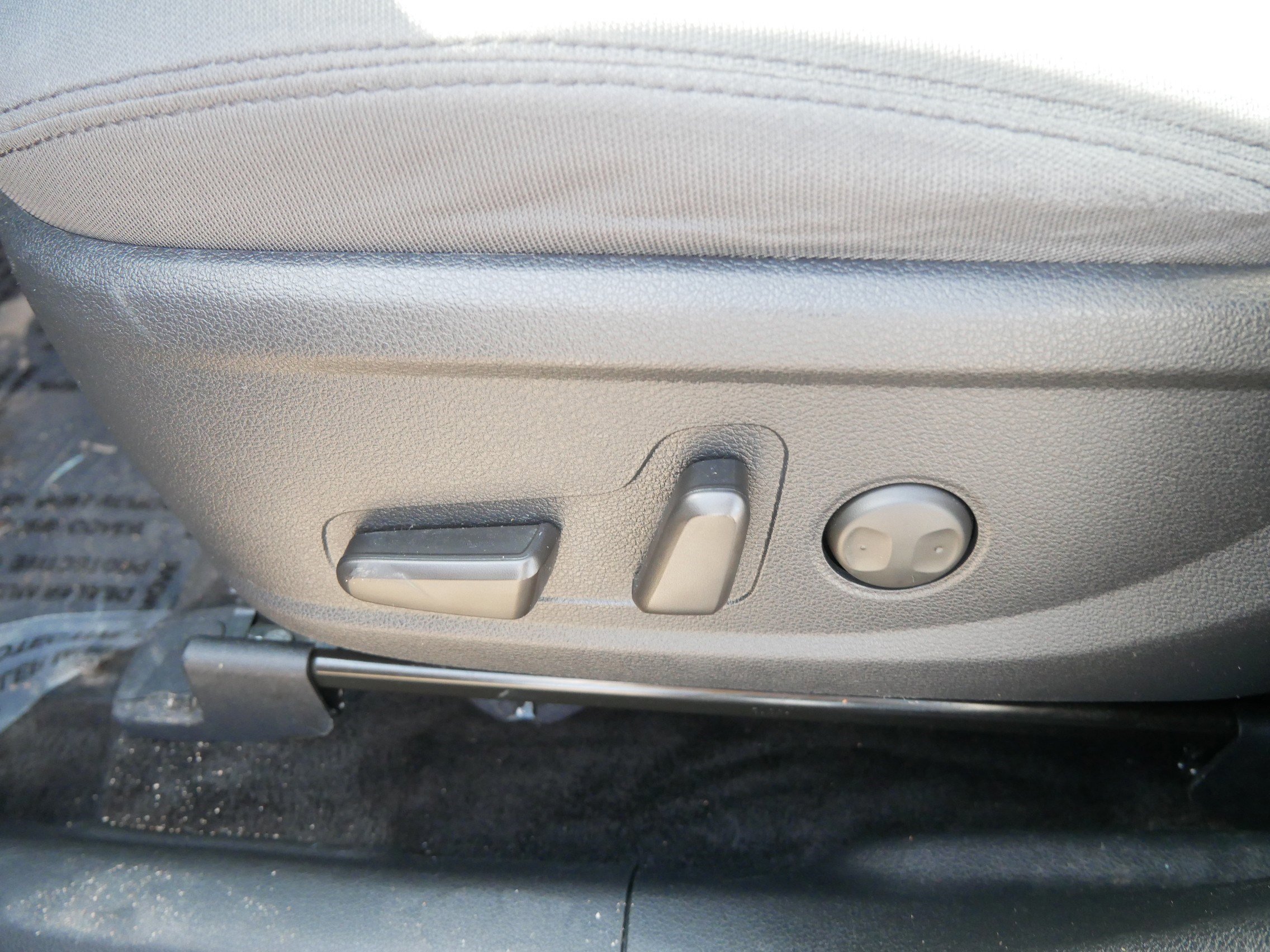 Used 2020 Hyundai Santa Fe SEL w/ Convenience Package image 19